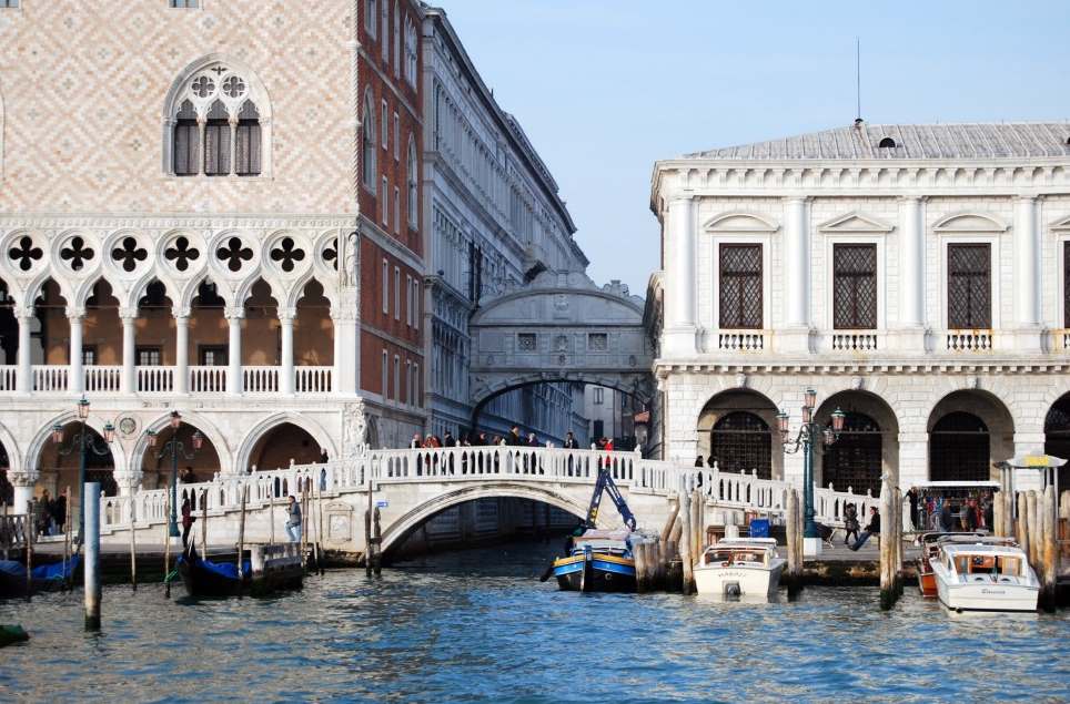 Мост Вздохов и Соломенный мост в Венеции фото