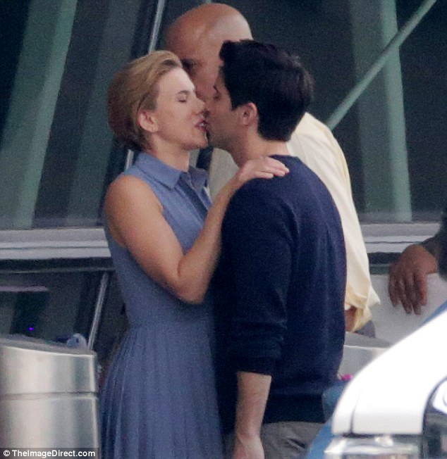 Fond farewell: Scarlett pulled her costar in for a kiss before her character jetted off to a bachelorette bash