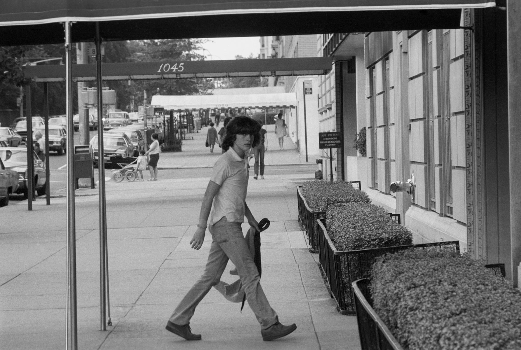 10-летний Джон Ф. Кеннеди-младший идет по Нью-Йорку, 1970 год