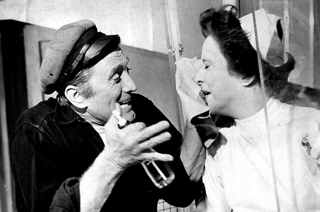 Кирк Дуглас в бродвейской постановке «Пролетая над гнездом кукушки». 1963 г.