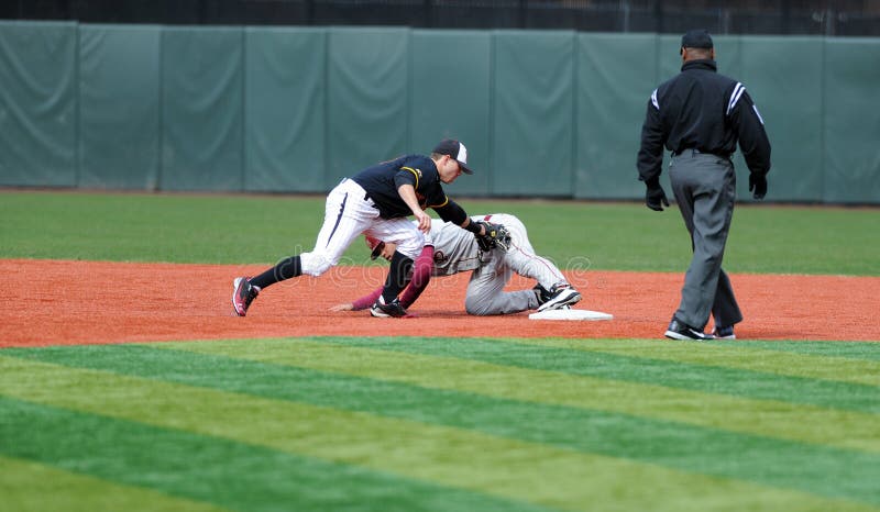 Stolen base attempt - college baseball royalty free stock images